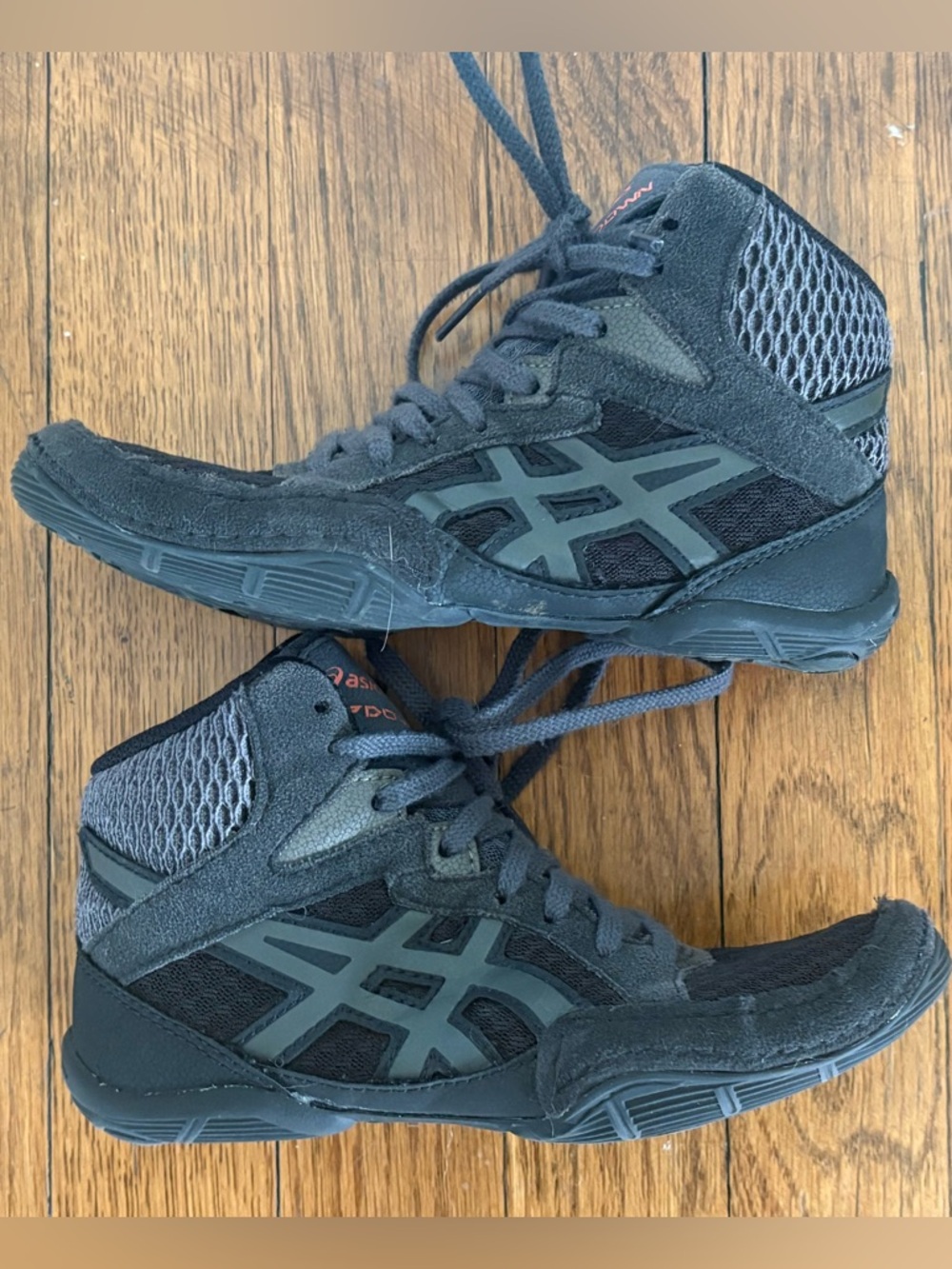 Asics Snapdown Wrestling Shoes Youth Size 1 Gray Black Orange 1084A009 Kids